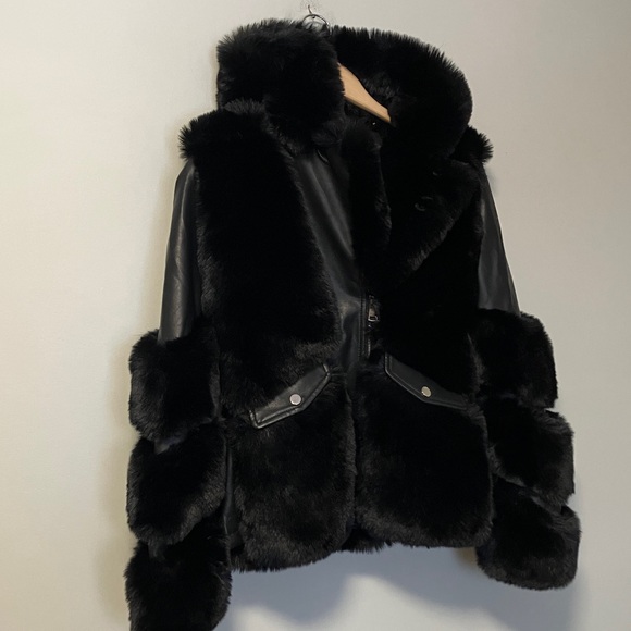 Luxurious Black Faux Fur Faux Leather Women's Jacket - Picture 3 of 13